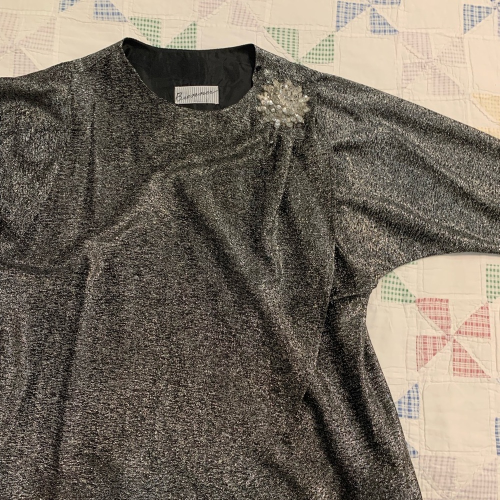 Brenner Elegant Silver Top with Embellishment Shimmery FlowerPreOwned Size Large